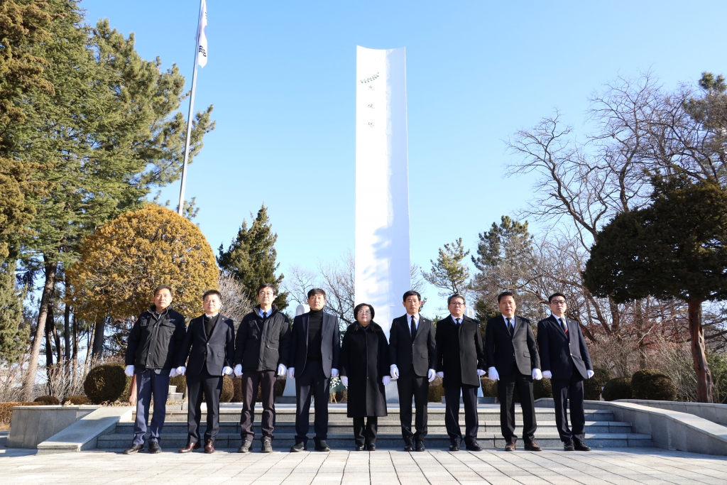 2023년 삼척시의회 충혼탑 참배 보도자료 이미지(2)