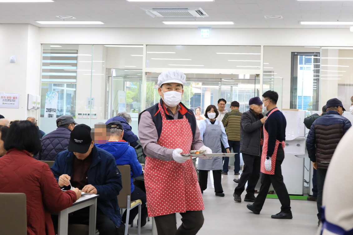 삼척시노인복지관 배식봉사 이미지(2)