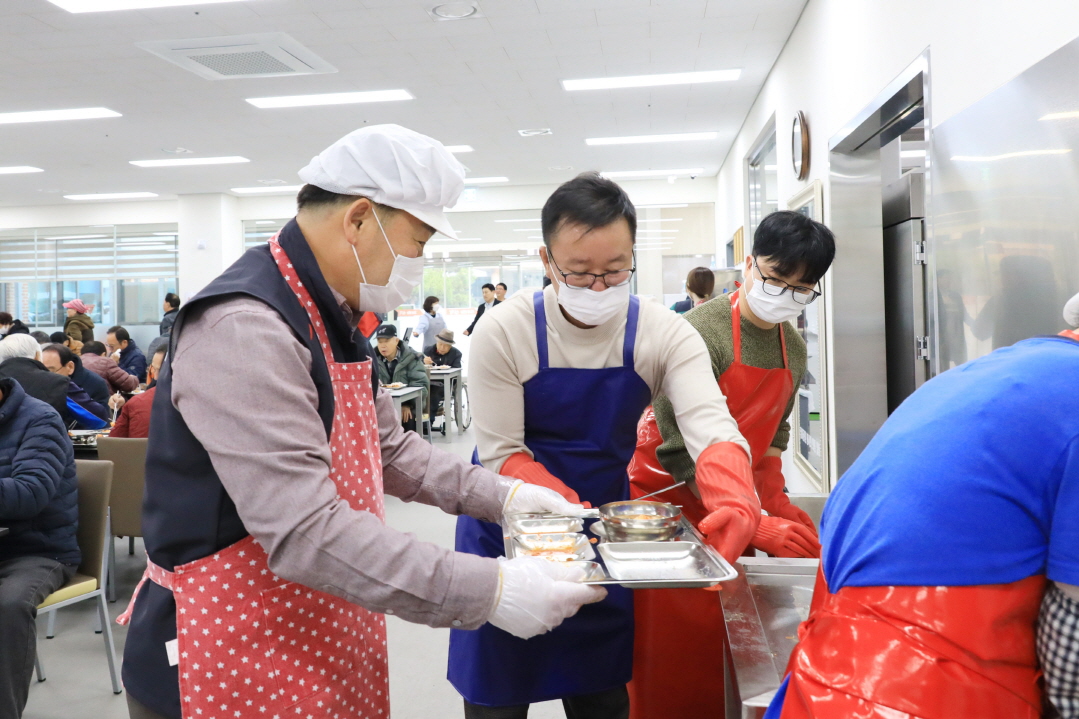 삼척시노인복지관 배식봉사 이미지(3)