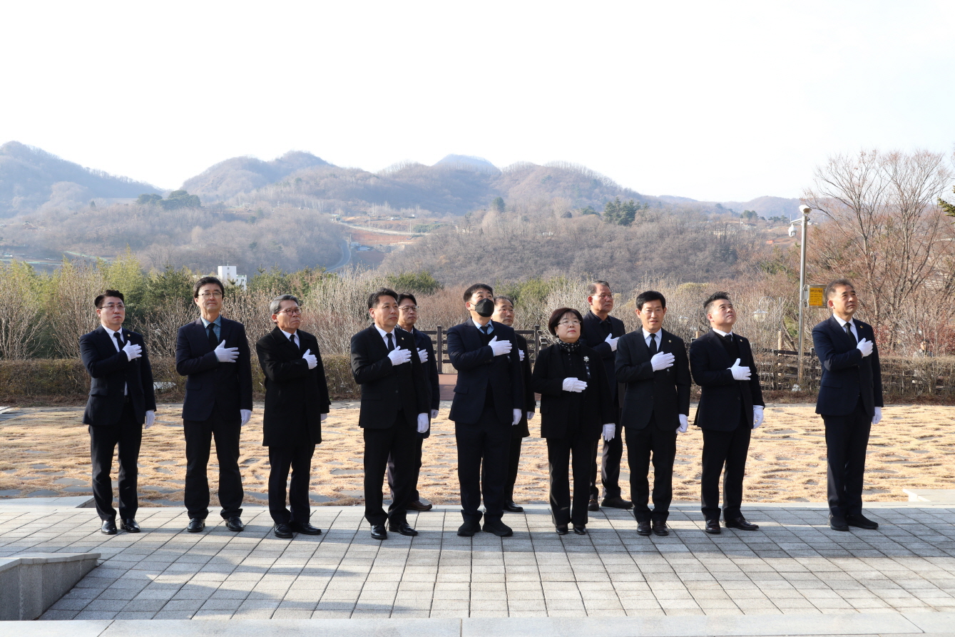 삼척시의회, 현충탑 참배 및 시무식 이미지(3)