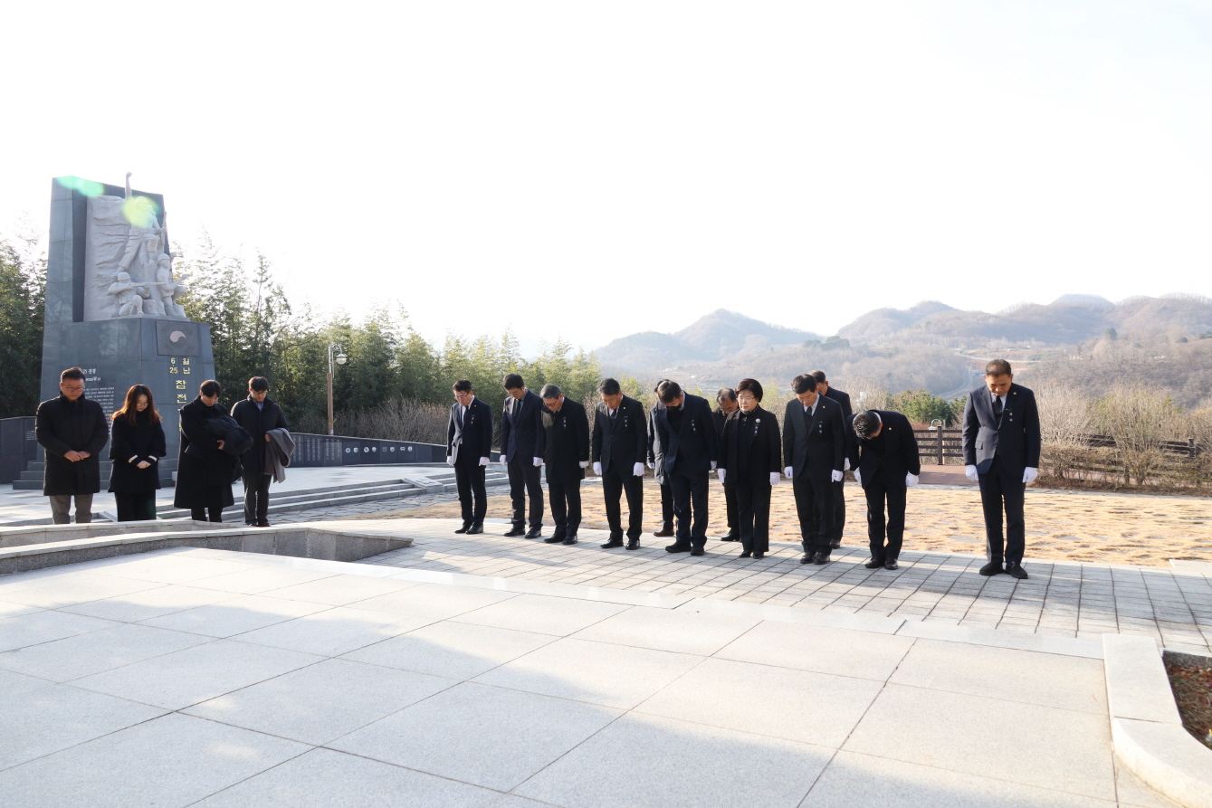 삼척시의회, 현충탑 참배 및 시무식 이미지(3)