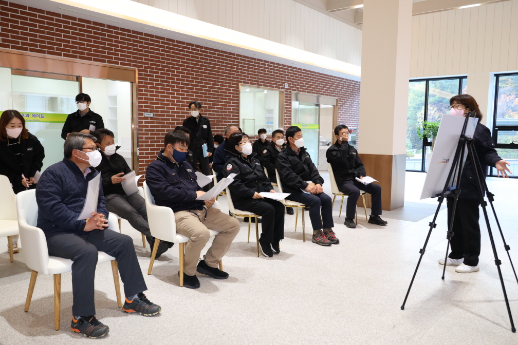제240회 임시회 기업체 및 주요 사업장 답사 1일차 이미지(2)