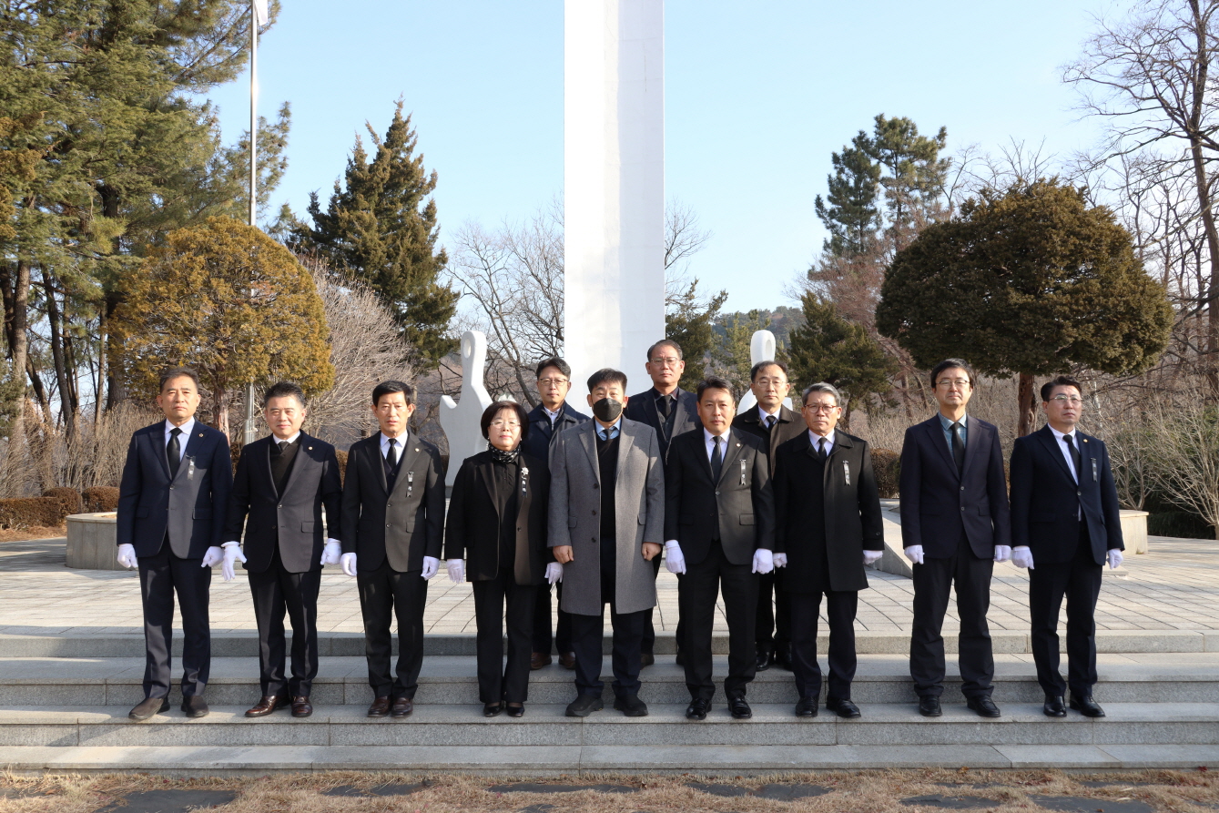 삼척시의회, 현충탑 참배 및 시무식 이미지(2)
