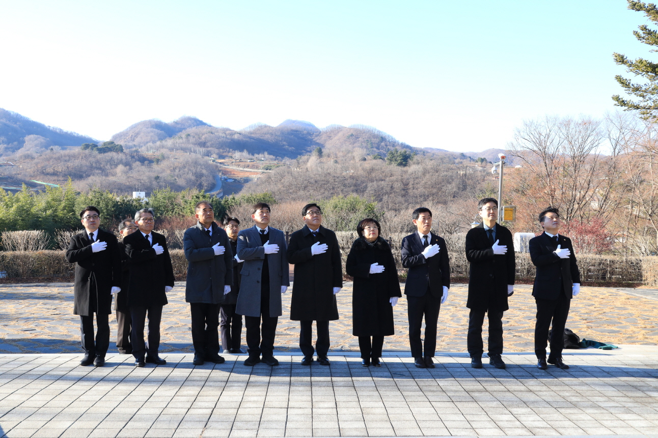 2026년 삼척시의회 충혼탑 참배 이미지(1)