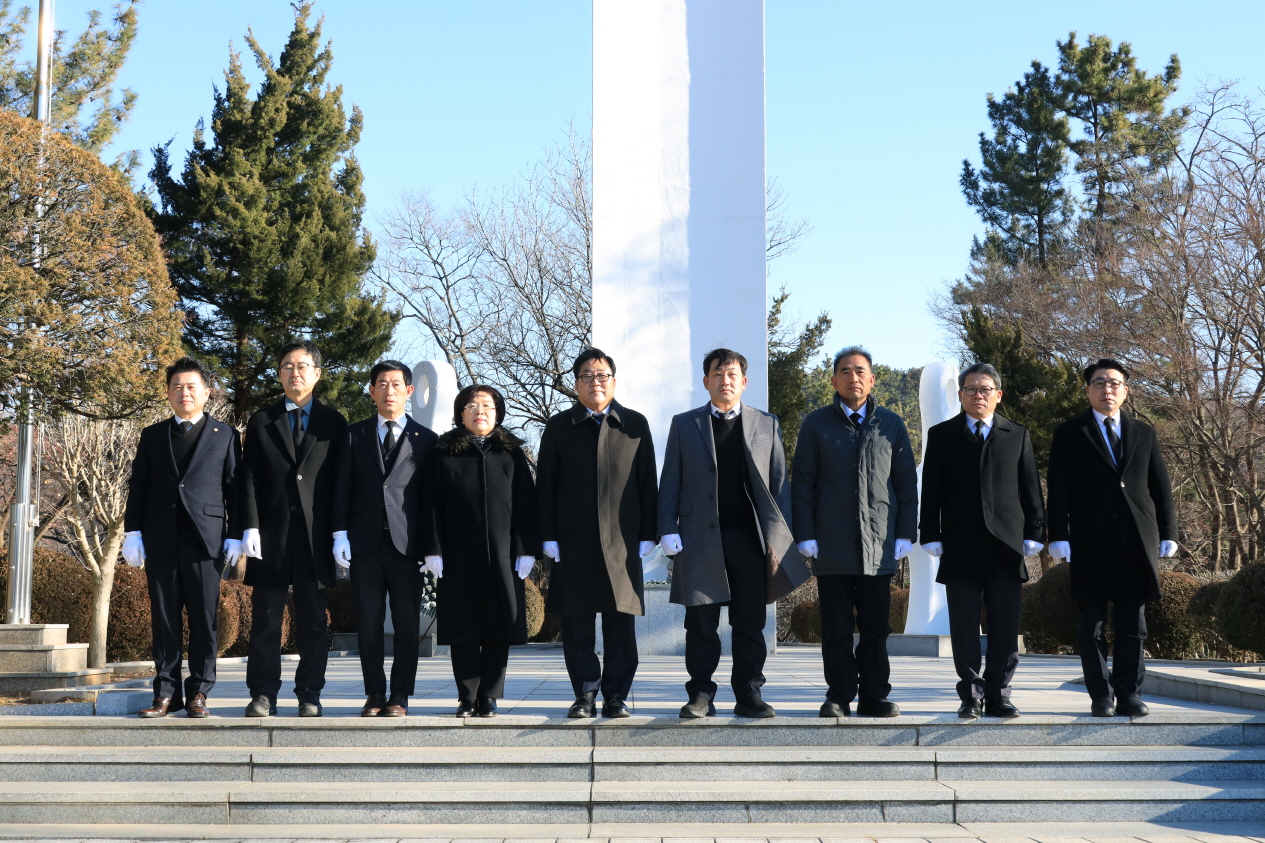 2026년 삼척시의회 충혼탑 참배 이미지(2)