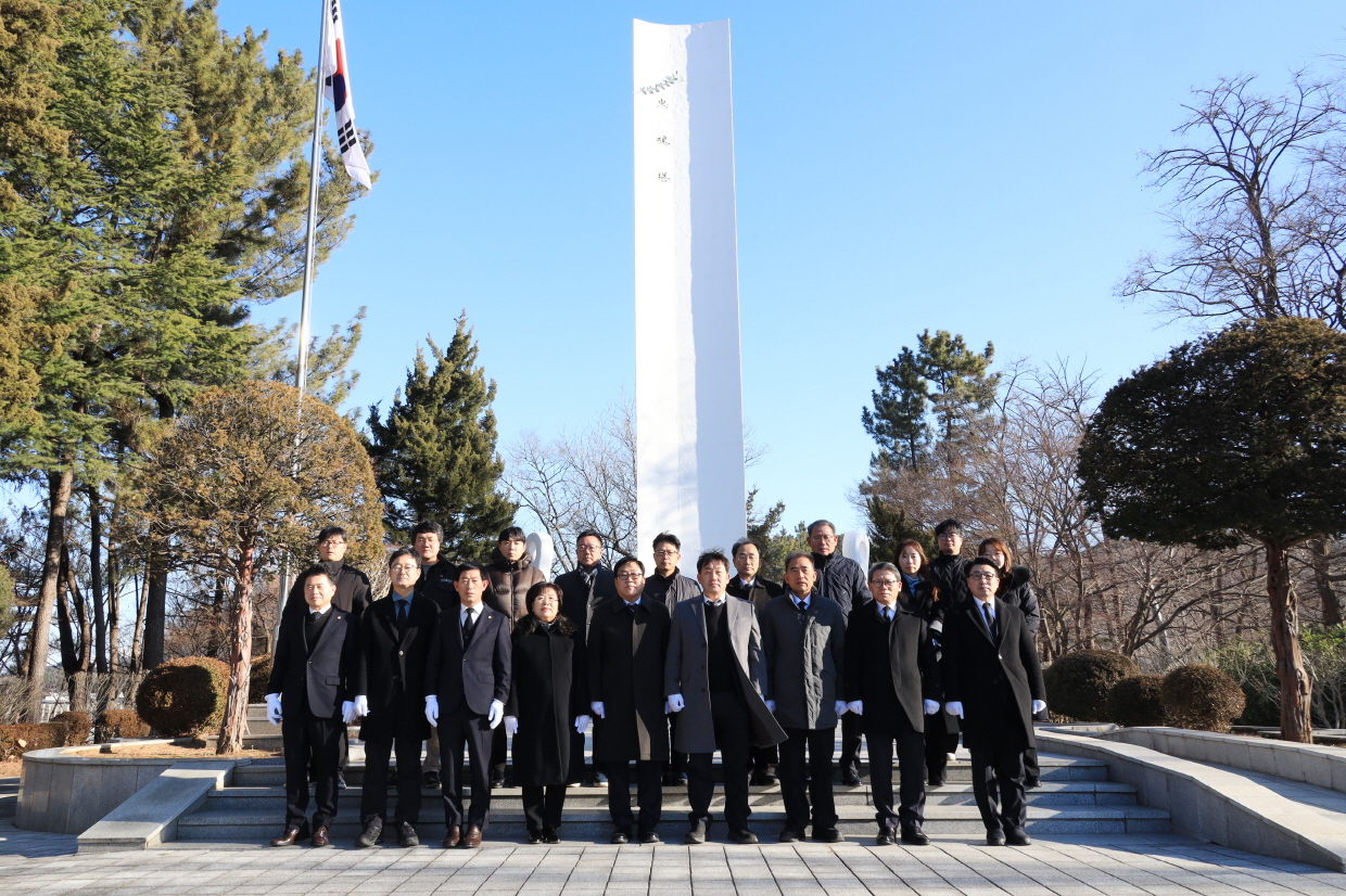 2026년 삼척시의회 충혼탑 참배 이미지(3)