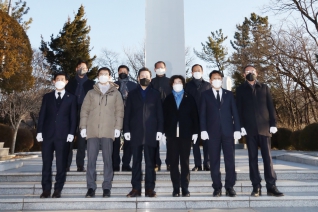 삼척시의회, ‘충혼탑 참배’  대표이미지